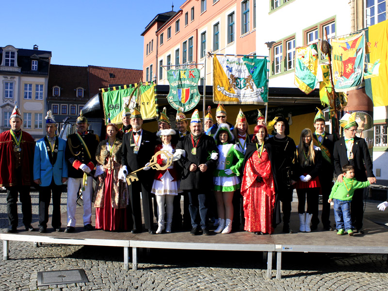 Faschingseröffnung auf dem Marktplatz vor dem Rathaus. Foto: Archiv