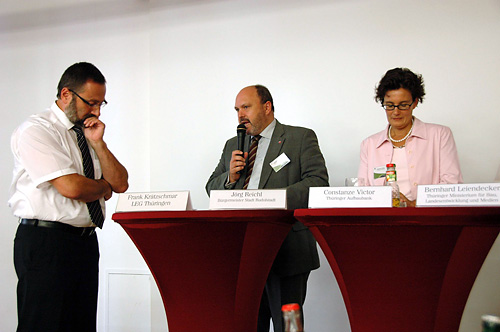  Frank Krätzschmar der LEG Thüringen, Bürgermeister Jörg Reichl und Constanze Victor der Thüringer Aufbaubank (v.l.n.r.)