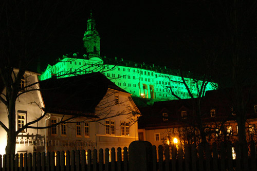 Die "Grüne Heidecksburg" 2016. Dieses Jahr wird auch das Schillerhaus (im Vordergrund) am 17.03. in "irischem Grün" erstrahlen. Foto: Ch. Engel