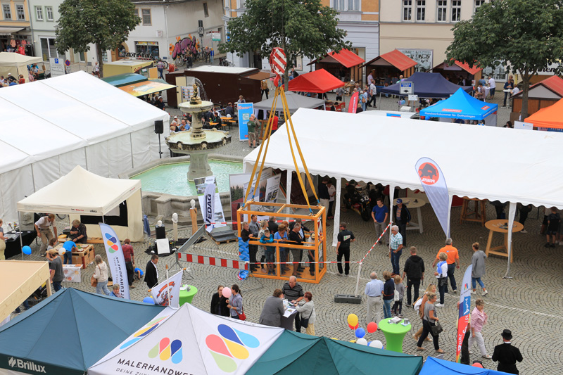 Auf dem Marktplatz und entlang der Fußgängerzone gab es für die zahlreichen Besucher auch jede Menge zum Mitmachen und Ausprobieren. Foto: Tom Demuth