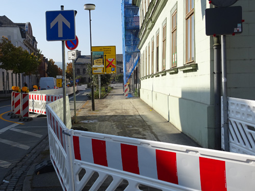 Die umfangreichen Absperrungen sind zur Durchführung der geplanten Baumaßnahmen notwendig. Foto: F. M. Wagner