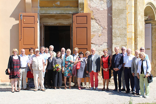Die Gäste aus Bayreuth mit ihren Rudolstädter Beiratsfreunden vorm Schallhaus. Foto: M. Modes