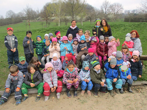 Kinder und Erzieherinnen des DRK-Kindergartens "Henry Dunant". Foto: Jana Hartig