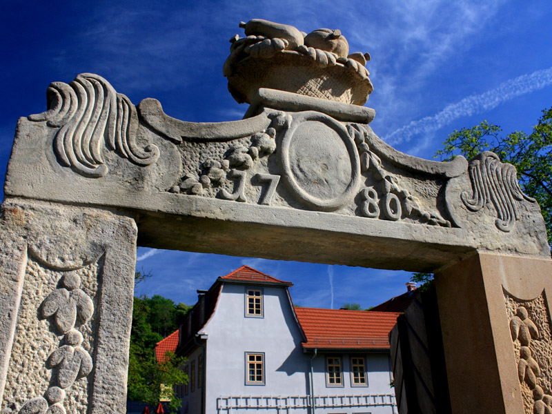 Das Eingangstor zum Schillergarten in Rudolstadt. Das Schillerhaus ist ein Veranstaltungsort der KulTourNacht. Foto: Alexander Stemplewitz