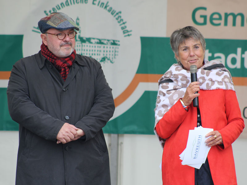 Rudolstadts Bürgermeister Jörg Reichl und Bayreuths Oberbürgermeisterin Brigitte Merk-Erbe eröffneten den Herbstmarkt. Foto: Martin Modes
