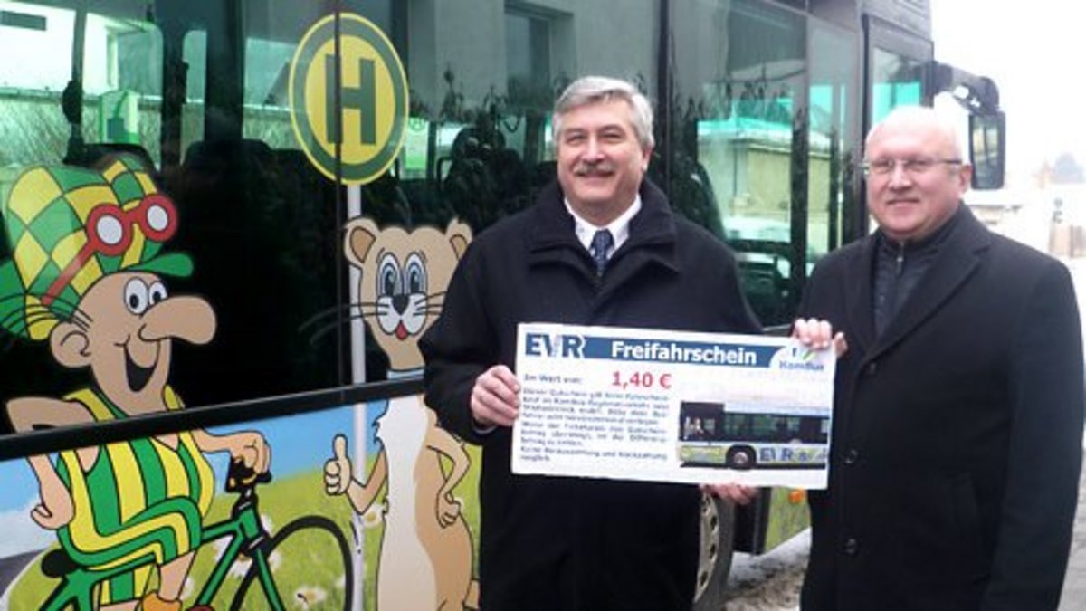v.l.n.r. Bert Hamm (Geschäftsführer KomBus GmbH) und Werner Pods (Geschäftsführer EVR). Foto: EVR