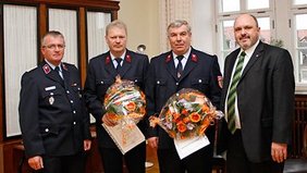 Bild: Rüdiger Ludwig, Leiter der Feuerwehr Rudolstadt, Bernd Hercher, Manfred Böttner und Bürgermeister Jörg Reichl
