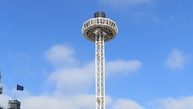 Vom 19. bis 28. August 2016 wird der "City Skyliner" zum weithin sichtbaren Blickfang und Werbeträger des größten Thüringer Volksfestes. Der weltweit höchste Aussichtsturm hat eine Gesamthöhe von 81 Metern und bietet einen atemberaubenden 360° Panoramablick. Foto: Skyliner GmbH 