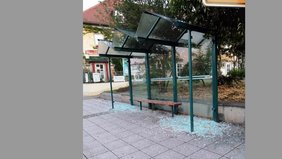 Blinde Zerstörungswut an der Bushaltestelle am Rudolstadt-Center. Foto: Privat