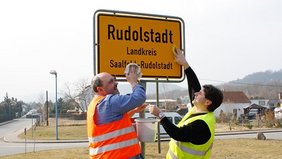 Bild: Rudolstadts Bürgermeister Jörg Reichl mit dem Pressereferenten der Stadtverwaltung Rudolstadt Frank Michael Wagner.