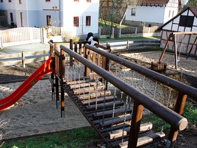 Der Spielplatz im Ortsteil Mörla, hier nach der grundhaften Sanierung im Jahr 2013. Foto: Alexander Stemplewitz