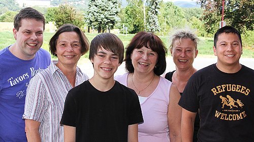 Foto: Nach der erfolgreichen Radio-Produktion (v.l.n.r.): Produzent Hendrik Püschel, Schauspielerin Verena Blankenburg und die Sprecher vom Theater-Spiel-Laden: Danny Püschel, Ursula Jahn, Michaela Hanke und Linn Franke