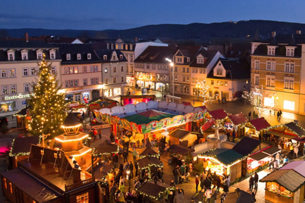Am Dienstag startet "Schillers Weihnacht" auf dem Rudolstädter Marktplatz. Foto: Alexander Stemplewitz