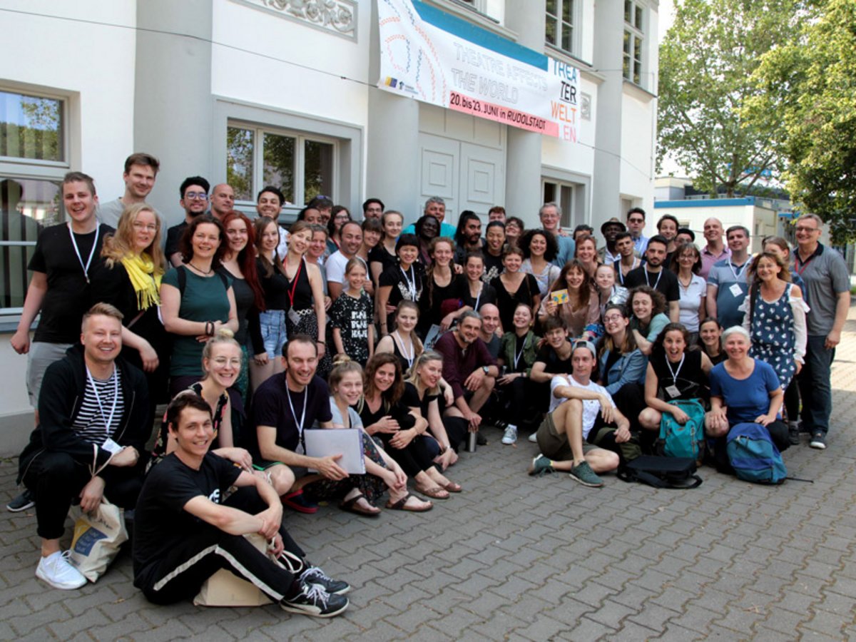 „Erleben, Agieren, Reflektieren!“: Theaterliebhaber aus 15 Ländern gestalteten das Festival „Theaterwelten“ mit Aufführungen und Workshops in Rudolstadt. Foto: Mathias Baier