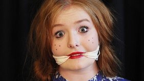 Lea Hübel als Leo in dem Jugendstück "Traumfetzen". Foto: theater-spiel-laden