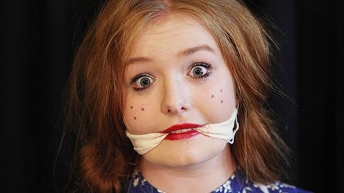 Lea Hübel als Leo in dem Jugendstück "Traumfetzen". Foto: theater-spiel-laden