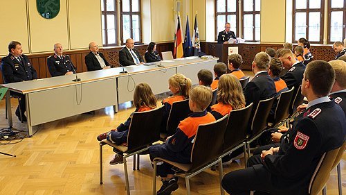 Festrede von Stadtbrandmeister Rüdiger Ludwig vor den Jugendfeuerwehrmädchen und –jungen sowie Gratulanten, Kameraden und Gästen im Rudolstädter Rathaussaal