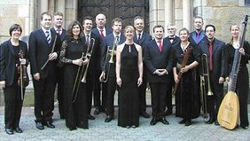 Das Foto zeigt das Ensemble des Eröffnungskonzerts WESER-RENAISSANCE BREMEN. Quelle: Ensemble