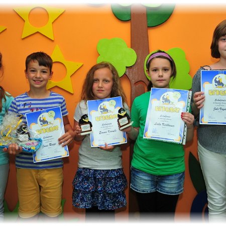Rabenpreissieger des Schuljahres 2015/16: Greta Krämer (Klasse 4a), Jannis Rogge (Klasse 2a), Emma Krauße (Klasse 3b), Leila Keilhauer (Klasse 3a), Jule Vogel (Klasse 4b)