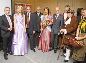 Gerhard Günther (CDU), Alexandra Janca, Bürgermeister Jörg Reichl (BfR), Matthias Biskupek, Silke Traute, der Bundesbevollmächtigte des Freistaats Thüringen beim Bund Staatssekretär Hermann Binkert, Sigward Franke, Heinz Liebermann, Martina Krannich. (v.l.n.r.)