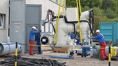 Bild: Eines von fünf Schaltfeldern der 110 kV Schaltanlage