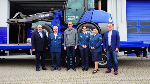 Übergabe des spendenfinanzierten Radladers an das Technische Hilfswerk Rudolstadt/Saalfeld.