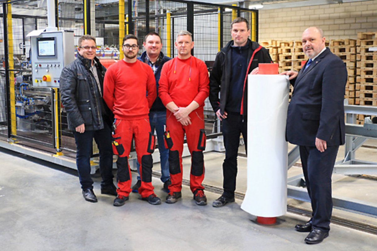 Bernd Egelkraut, Christoph Gottlöber, Markus Langner, Ralf Weniger, Mathias Walter und Bürgermeister Jörg Reichl am Standort der BinNova Microfiltration GmbH in Rudolstadt-Schwarza. Foto: Alexander Stemplewitz