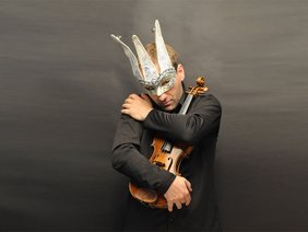 Violinist Florian Mayer mit seinem Soloprogramm „Mein Paganini“. Foto: Theater | HL Boehme