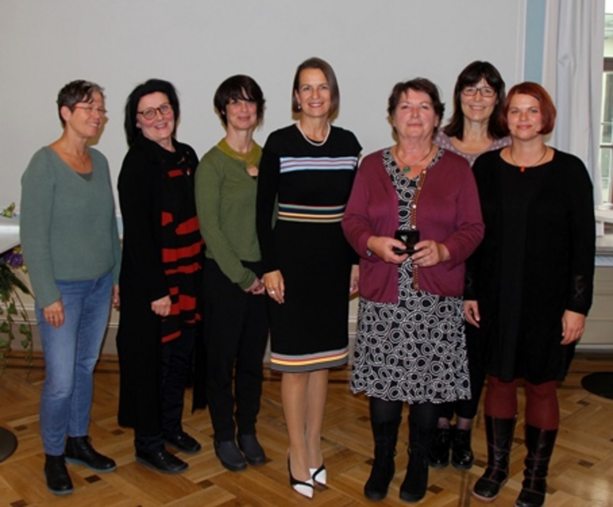 Johanna Fischer mit der "Kulturnadel des Freistaats Thüringen" geehrt.