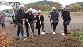 Zum offiziellen Spatenstich am 10. November 2016 auf dem Gelände der einstigen Fruchtsaftfabrik. Foto: Alexander Stemplewitz