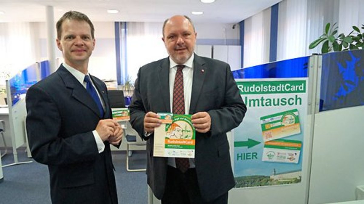 Stadtring-Vorstand Christian Engel und Bürgermeister der Stadt Rudolstadt Jörg Reichl (v.l.n.r.). Foto C. Hoffmann, Marketing EVR