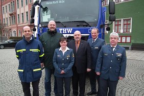 Der Ortsbeauftragte für Rudolstadt/Saalfeld Falk Lehmann, THW-Vizepräsident Gerd Friedsam, Bürgermeister Jörg Reichl, Susen Müller, Landesjugendleiterin für Thüringen, Bundesjugendleiter Ingo Henke und THW-Landesbeauftragter Manuel Almanzor (v. r. n. l.) zur Auftaktveranstaltung in Rudolstadt. Foto: Andrea Wirth