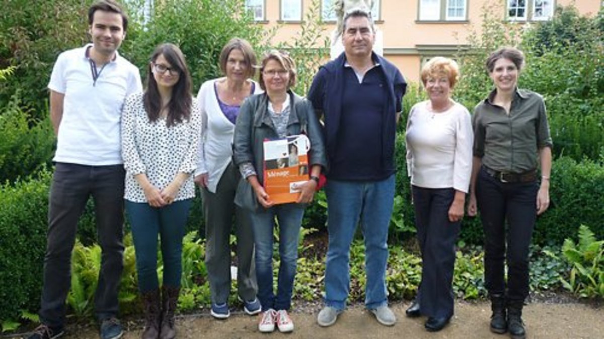 Michael Wirkner, Caroline Brückner, Theresa Klopsch, Runhild Köhler und Daniela Danz begrüßen die Gäste Anke und Bernd Kusicka (Mitte) aus Berlin. Foto: Museum