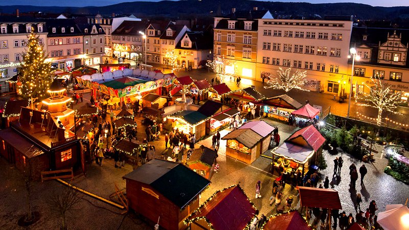 Das MDR Fernsehen berichtet am 25. Dezember 2019 ab 19:00 Uhr live von „Schillers Weihnacht“ in Rudolstadt.