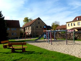 Der sanierte Kinderspielplatz in Sundremda lädt wieder zur Nutzung ein. Foto: Stadtverwaltung - Marina Lindig