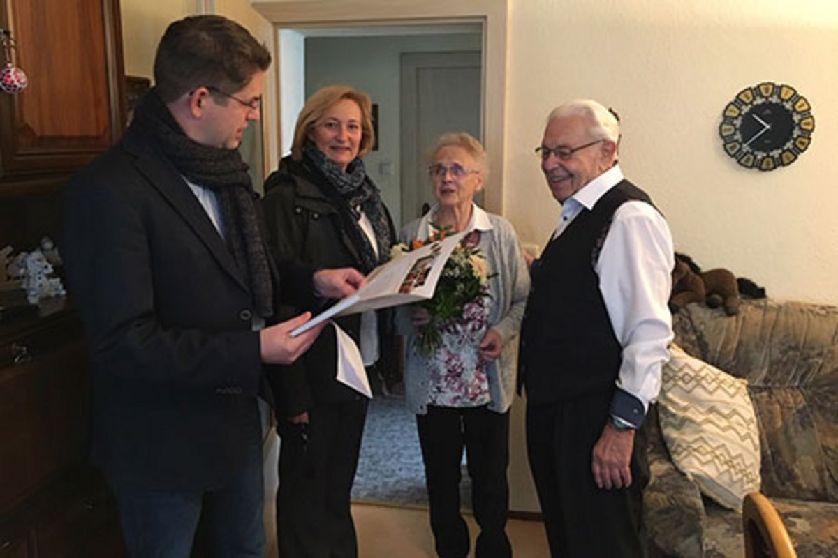 Das Jubiläumspaar Arno und Regina Hartmann (v.r.). Foto: privat