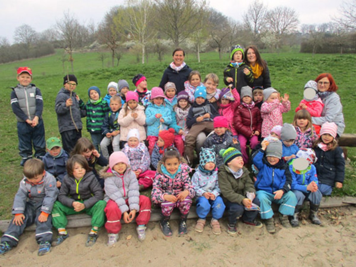Kinder und Erzieherinnen des DRK-Kindergartens "Henry Dunant". Foto: Jana Hartig