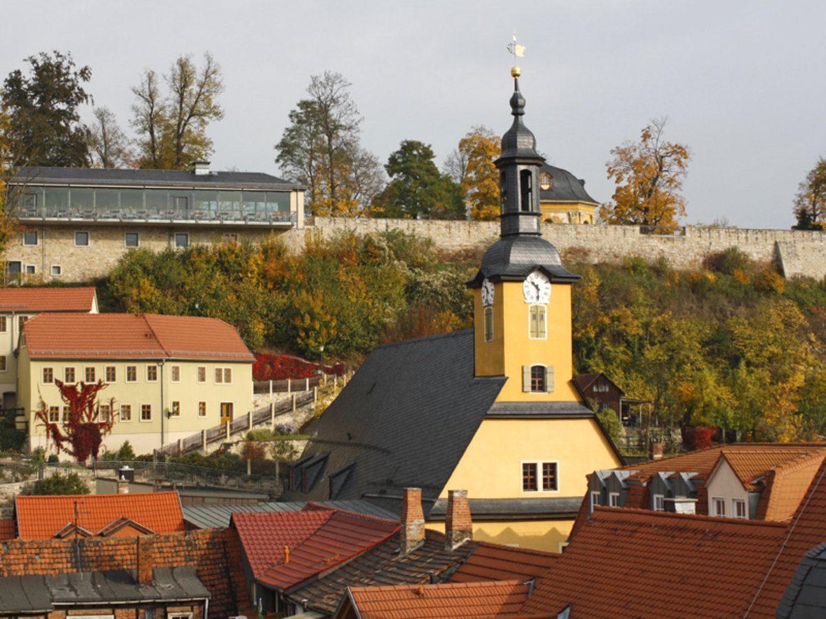Blick zum Alten Rathaus in Rudolstadt. Foto: Alexander Stemplewitz